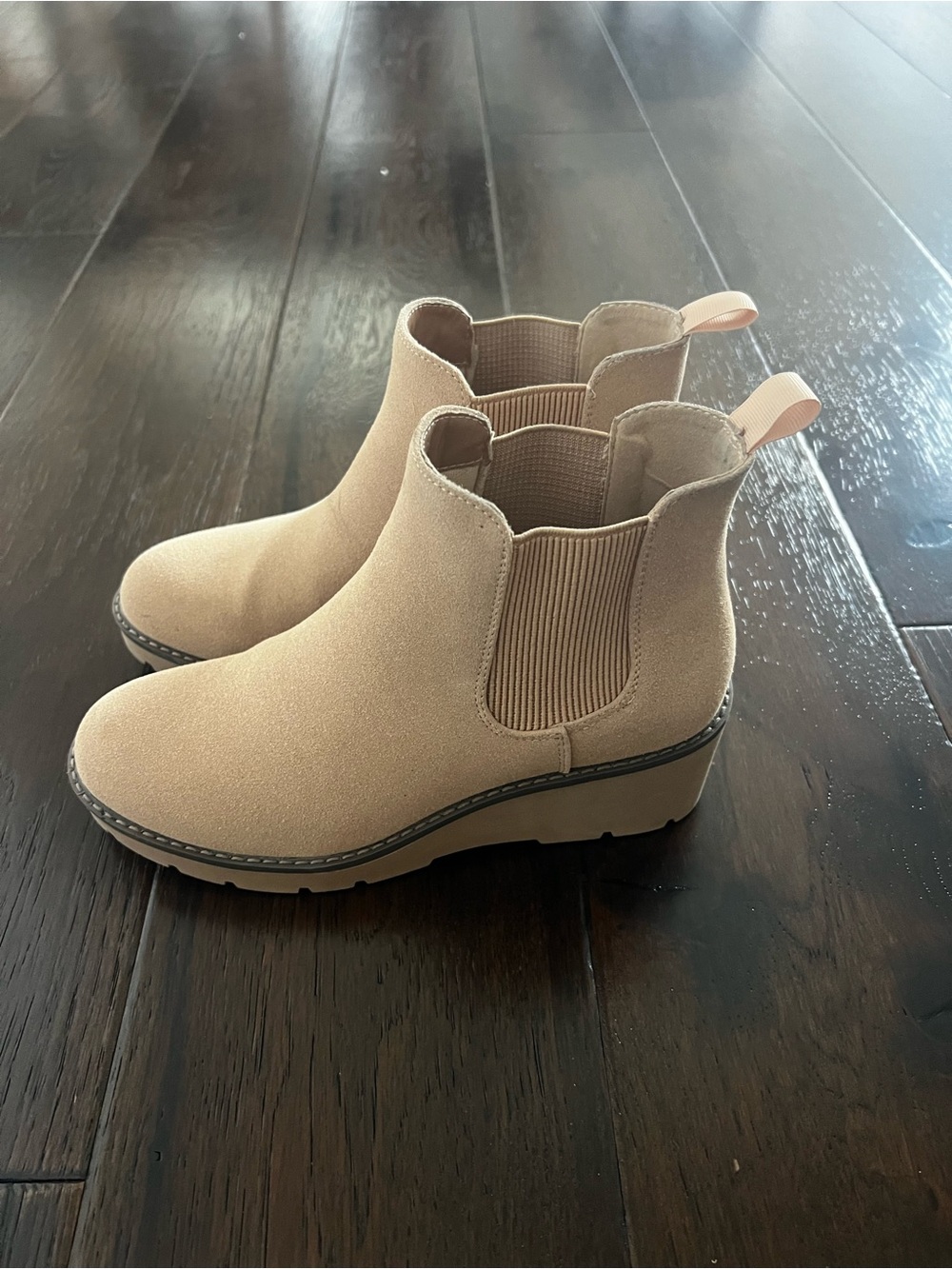 Wedge boots in khaki